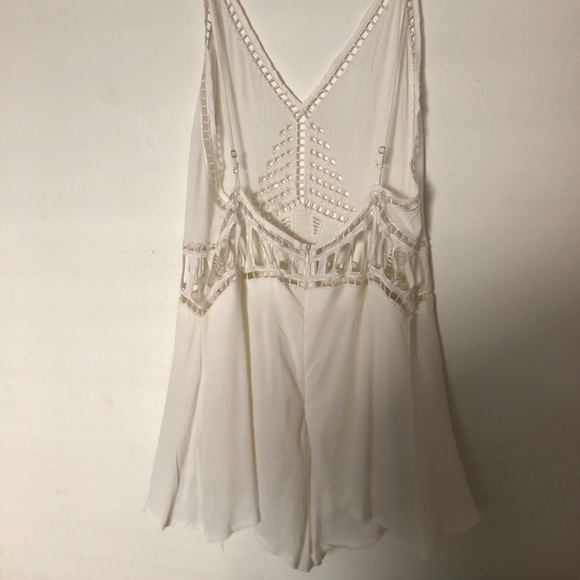 Princess Polly Cutout White Flowy Romper - Picture 7 of 8